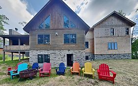 Cjs Mountain Lodge